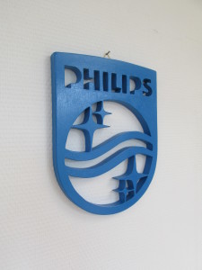 Houten philips logo angle