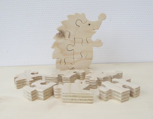 Houten puzzel egel close up